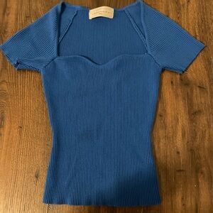 blue AMERICAN THREADS heart neck top